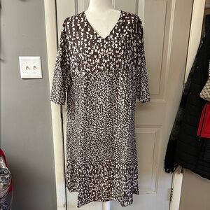 Chic Brown and White Midi Dress